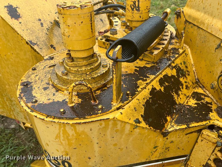 image for item JX9282 1992 Vermeer 1250BC  wood chipper