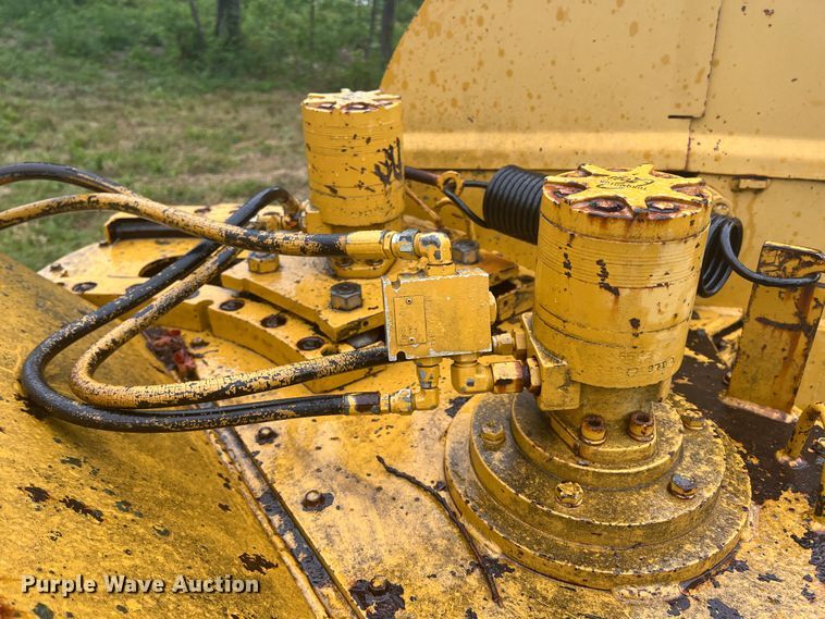 image for item JX9282 1992 Vermeer 1250BC  wood chipper