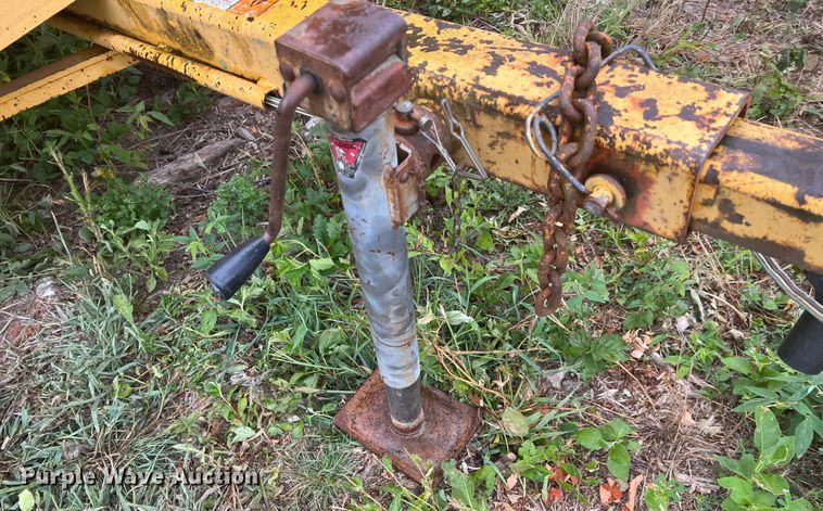 image for item JX9282 1992 Vermeer 1250BC  wood chipper