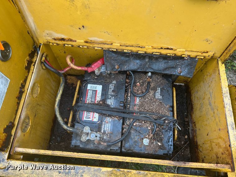 image for item JX9282 1992 Vermeer 1250BC  wood chipper