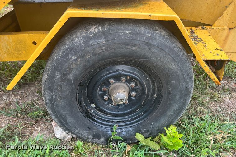 image for item JX9282 1992 Vermeer 1250BC  wood chipper