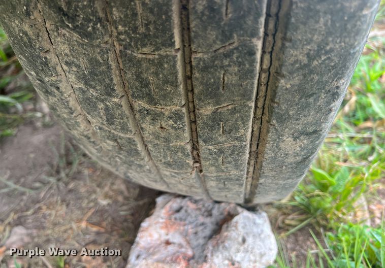 image for item JX9282 1992 Vermeer 1250BC  wood chipper