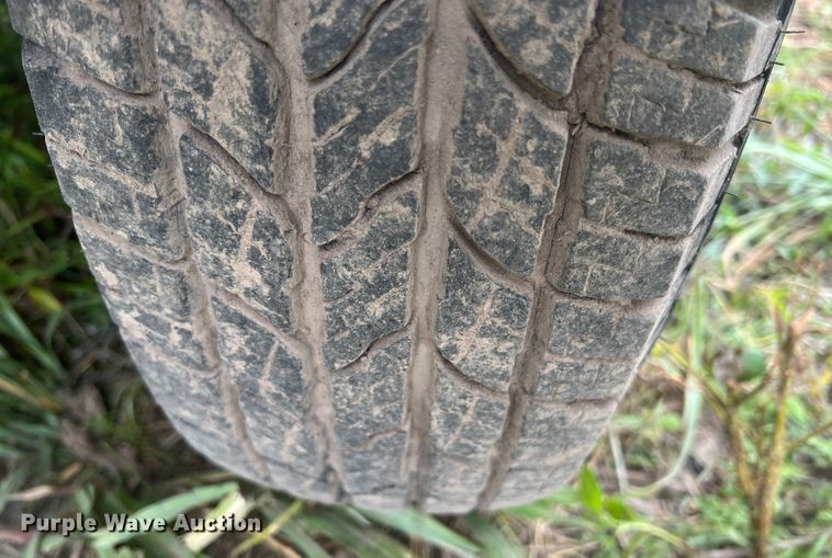 image for item JX9282 1992 Vermeer 1250BC  wood chipper