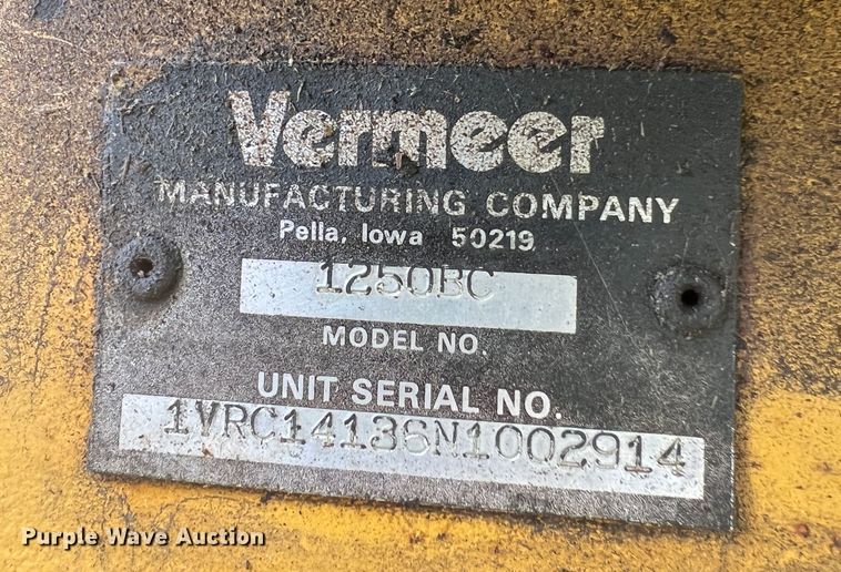 image for item JX9282 1992 Vermeer 1250BC  wood chipper