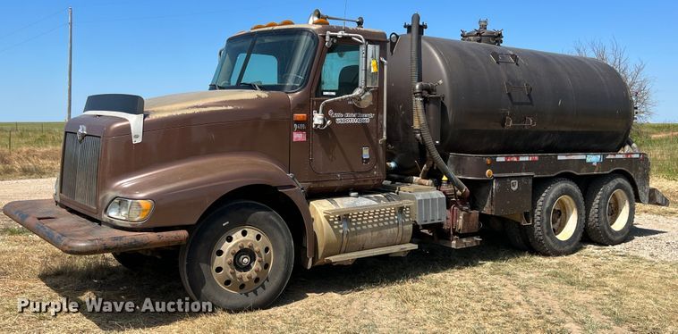 image for item JX9308 2002 International 9400i  water truck