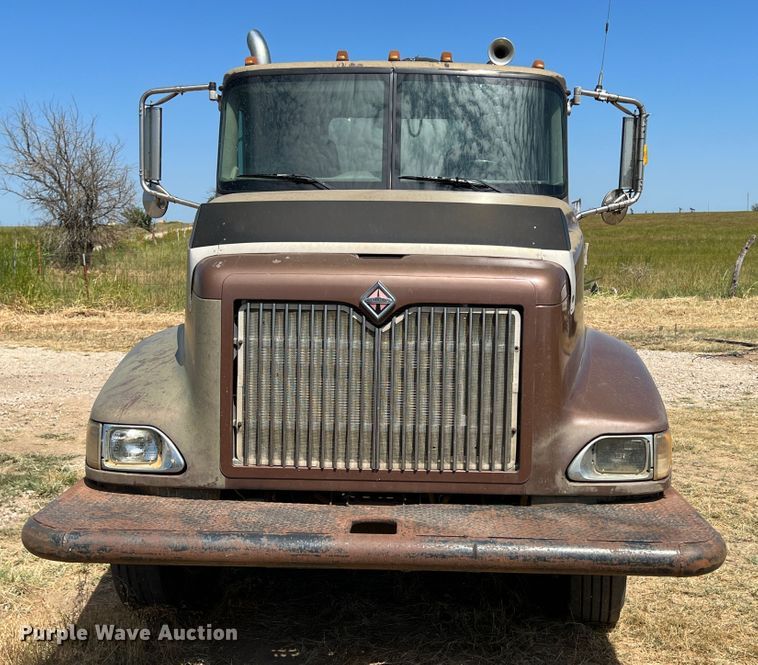 image for item JX9308 2002 International 9400i  water truck