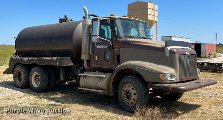 image for item JX9308 2002 International 9400i  water truck
