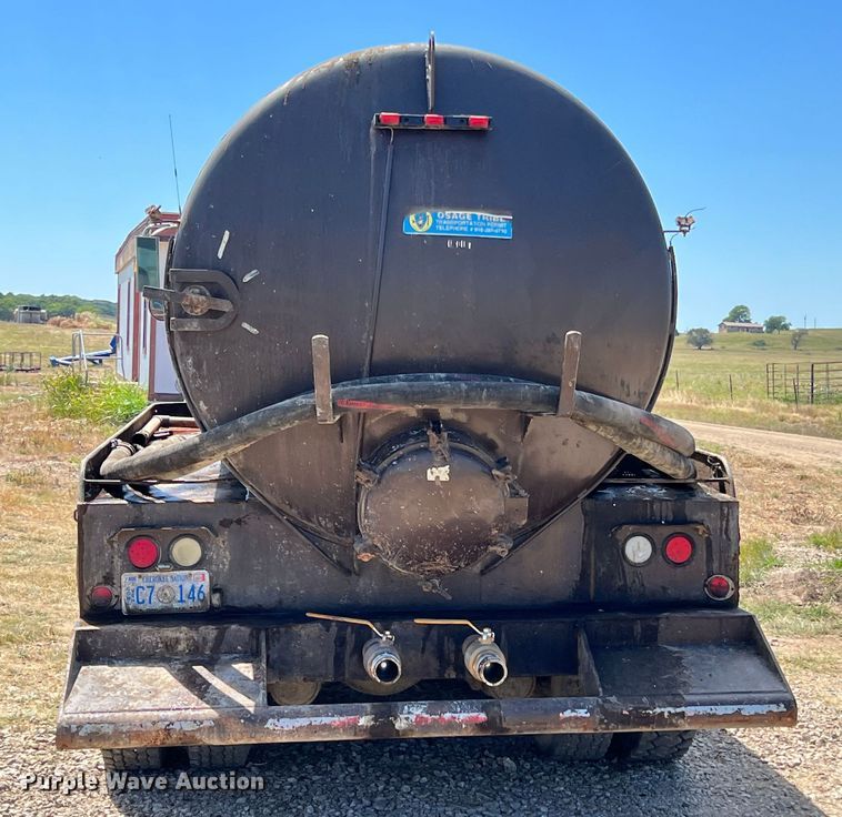 image for item JX9308 2002 International 9400i  water truck