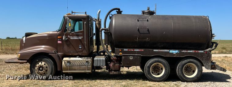 image for item JX9308 2002 International 9400i  water truck