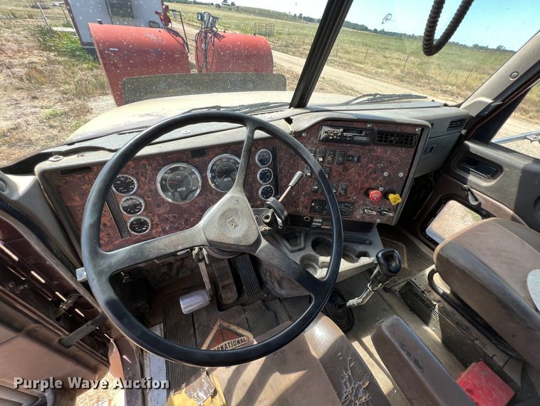 image for item JX9308 2002 International 9400i  water truck