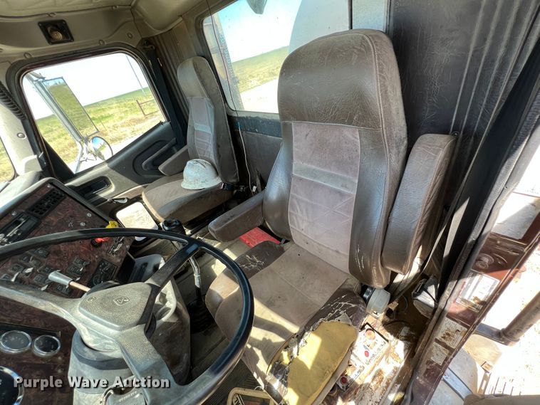 image for item JX9308 2002 International 9400i  water truck