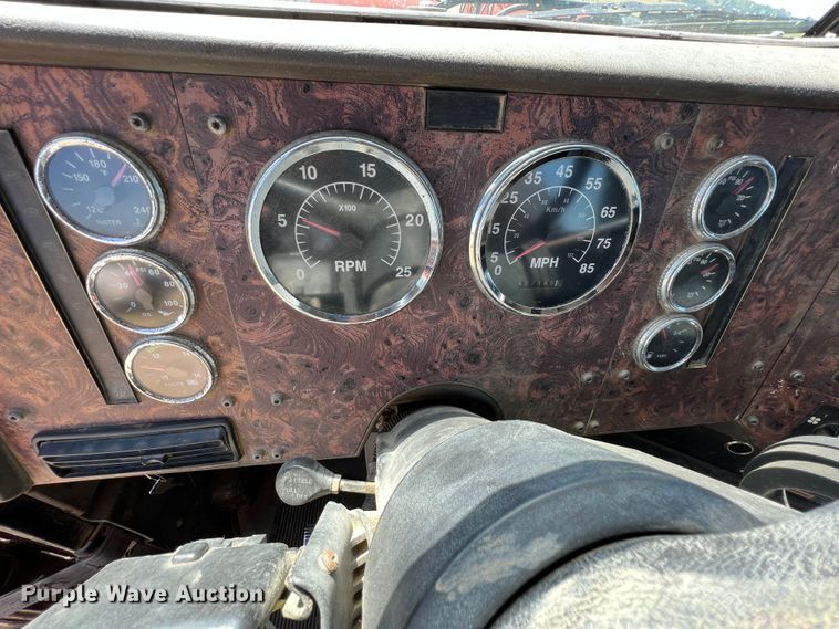 image for item JX9308 2002 International 9400i  water truck