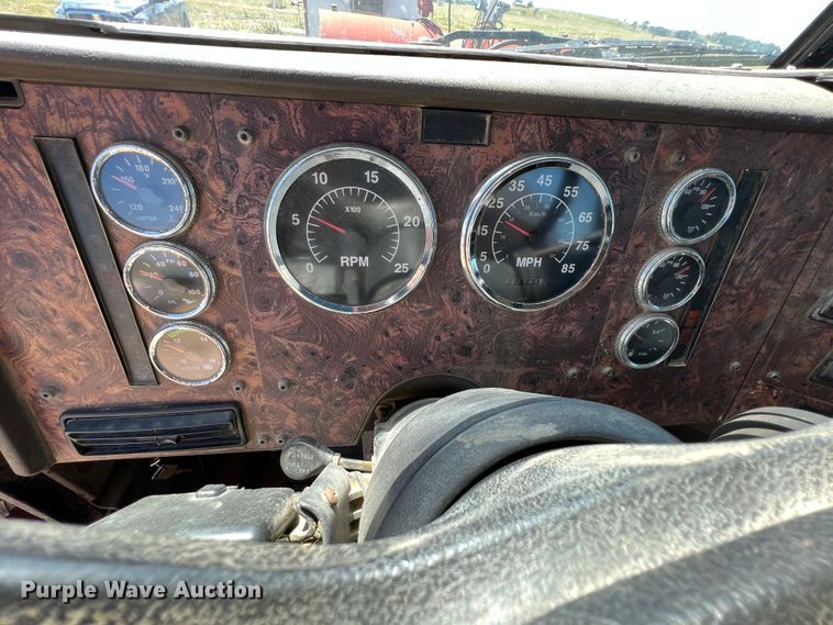 image for item JX9308 2002 International 9400i  water truck