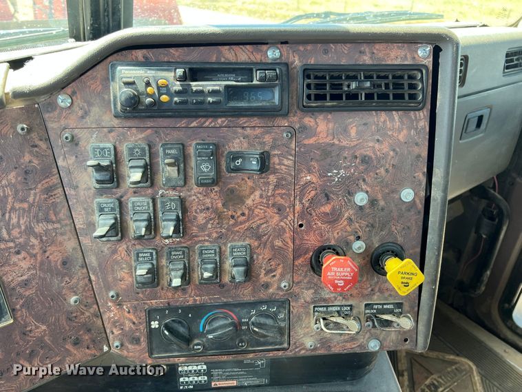 image for item JX9308 2002 International 9400i  water truck