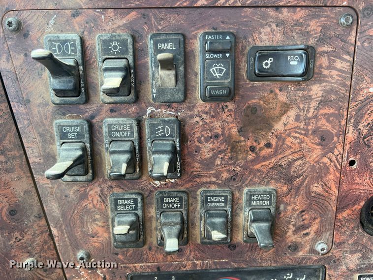 image for item JX9308 2002 International 9400i  water truck