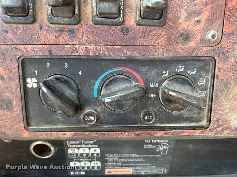 image for item JX9308 2002 International 9400i  water truck