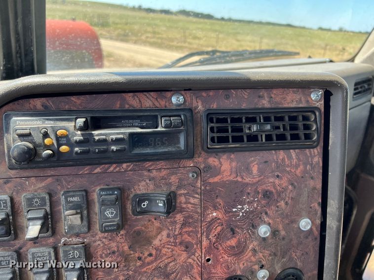 image for item JX9308 2002 International 9400i  water truck