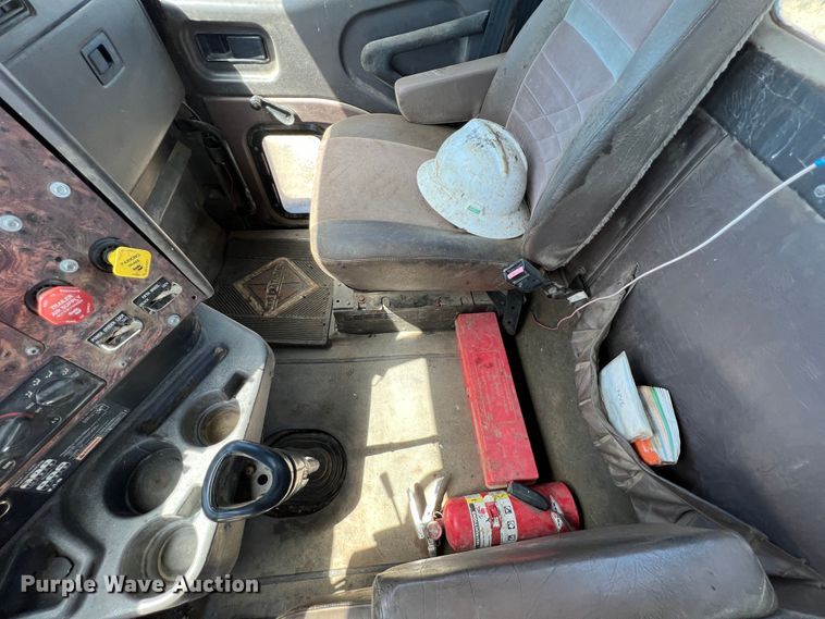 image for item JX9308 2002 International 9400i  water truck