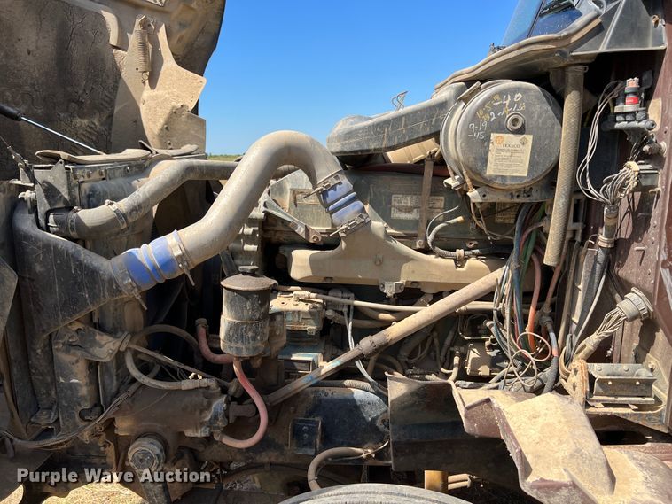 image for item JX9308 2002 International 9400i  water truck