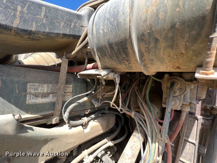 image for item JX9308 2002 International 9400i  water truck