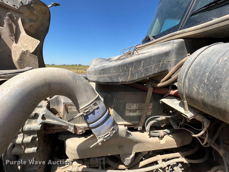 image for item JX9308 2002 International 9400i  water truck