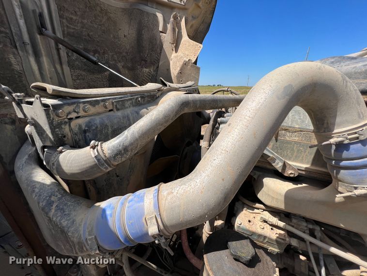 image for item JX9308 2002 International 9400i  water truck