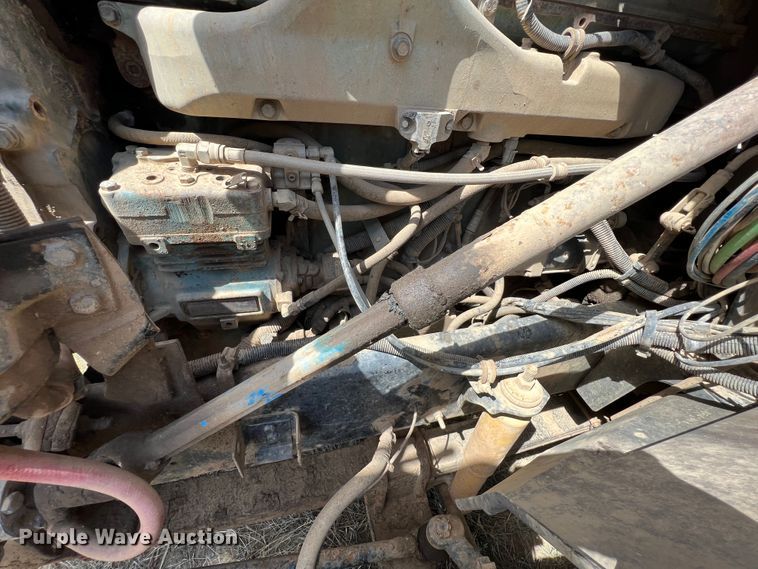 image for item JX9308 2002 International 9400i  water truck