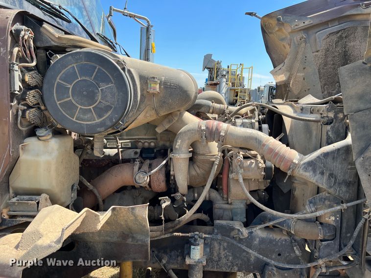 image for item JX9308 2002 International 9400i  water truck