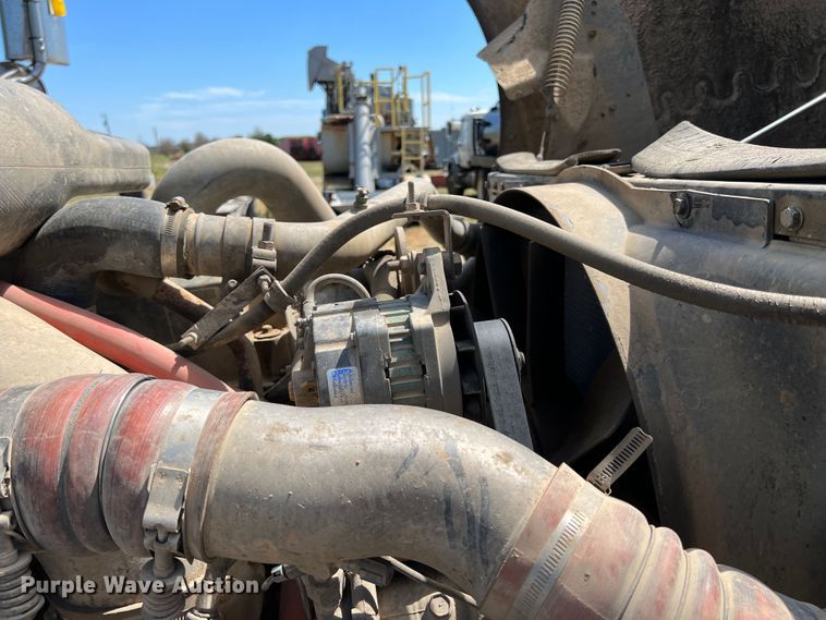 image for item JX9308 2002 International 9400i  water truck