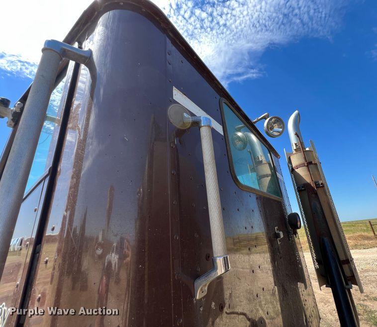 image for item JX9308 2002 International 9400i  water truck