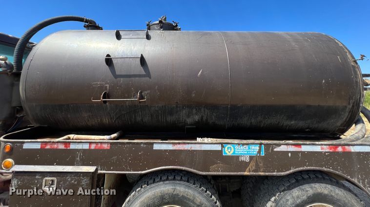 image for item JX9308 2002 International 9400i  water truck