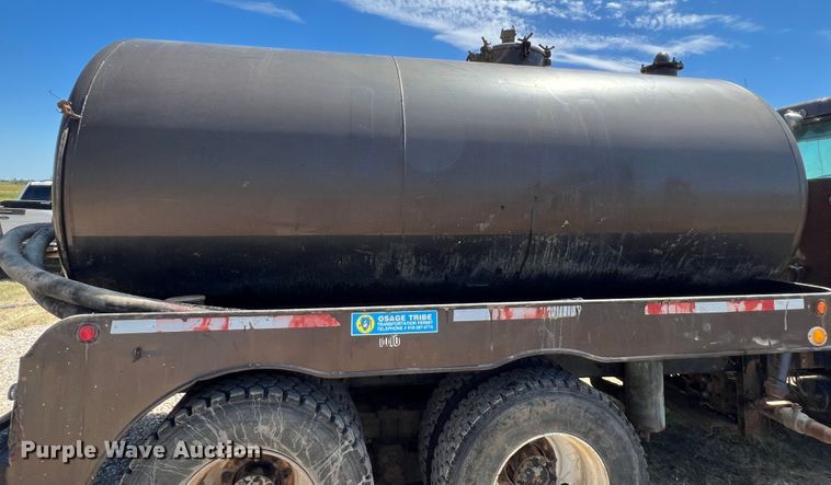 image for item JX9308 2002 International 9400i  water truck