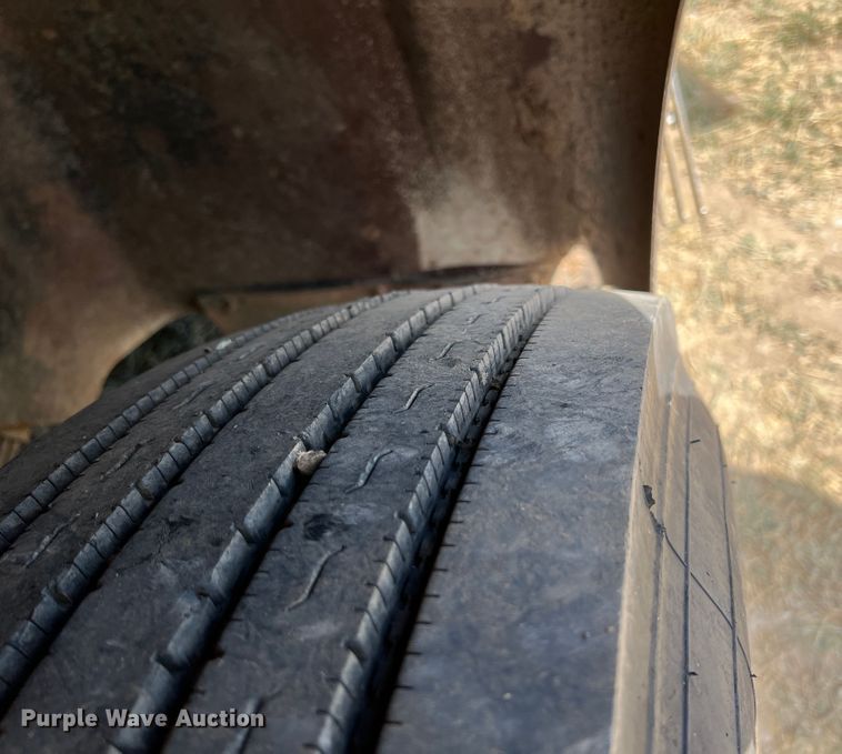 image for item JX9308 2002 International 9400i  water truck