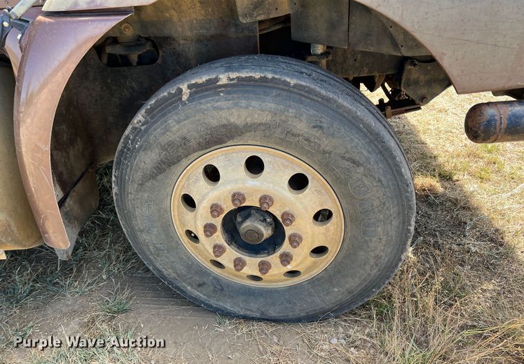 image for item JX9308 2002 International 9400i  water truck