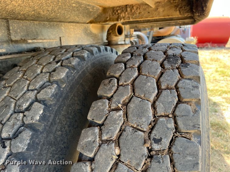 image for item JX9308 2002 International 9400i  water truck