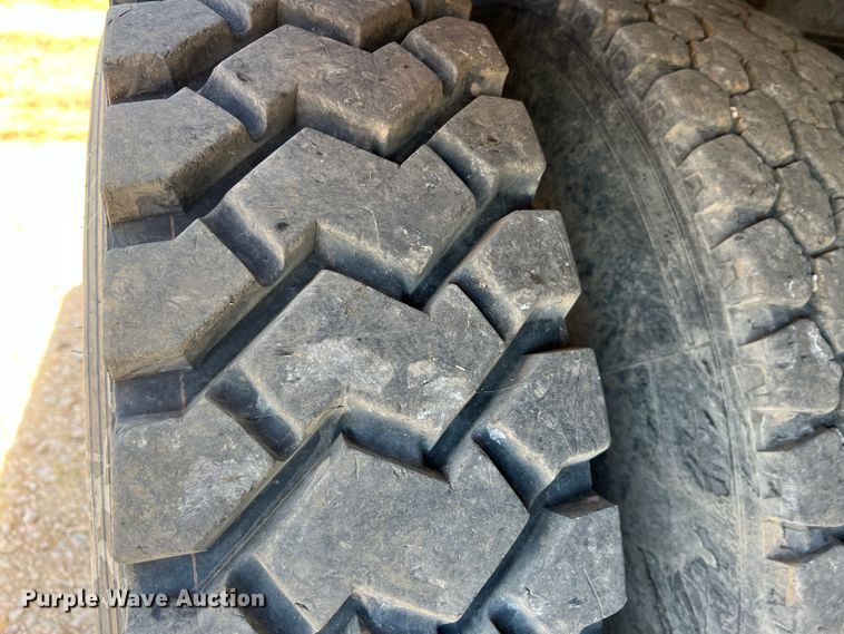 image for item JX9308 2002 International 9400i  water truck