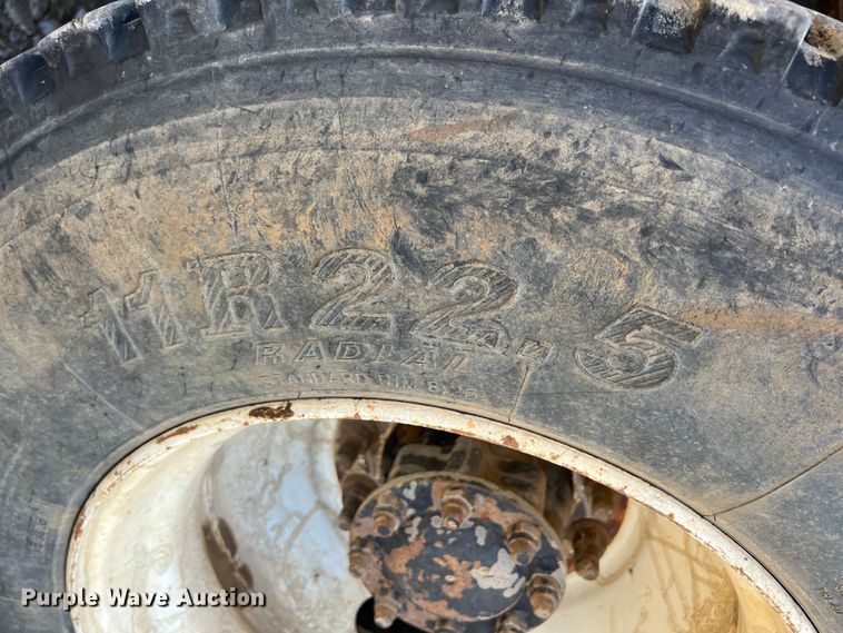 image for item JX9308 2002 International 9400i  water truck