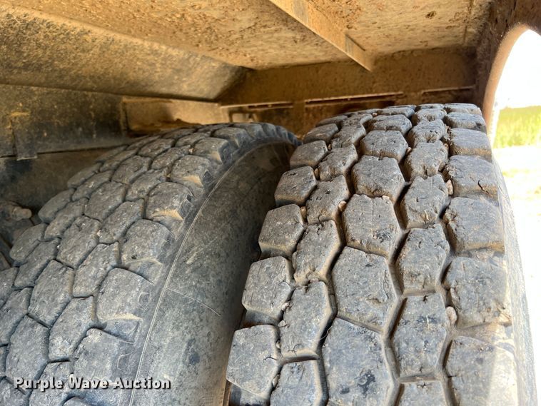 image for item JX9308 2002 International 9400i  water truck