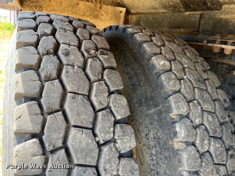 image for item JX9308 2002 International 9400i  water truck