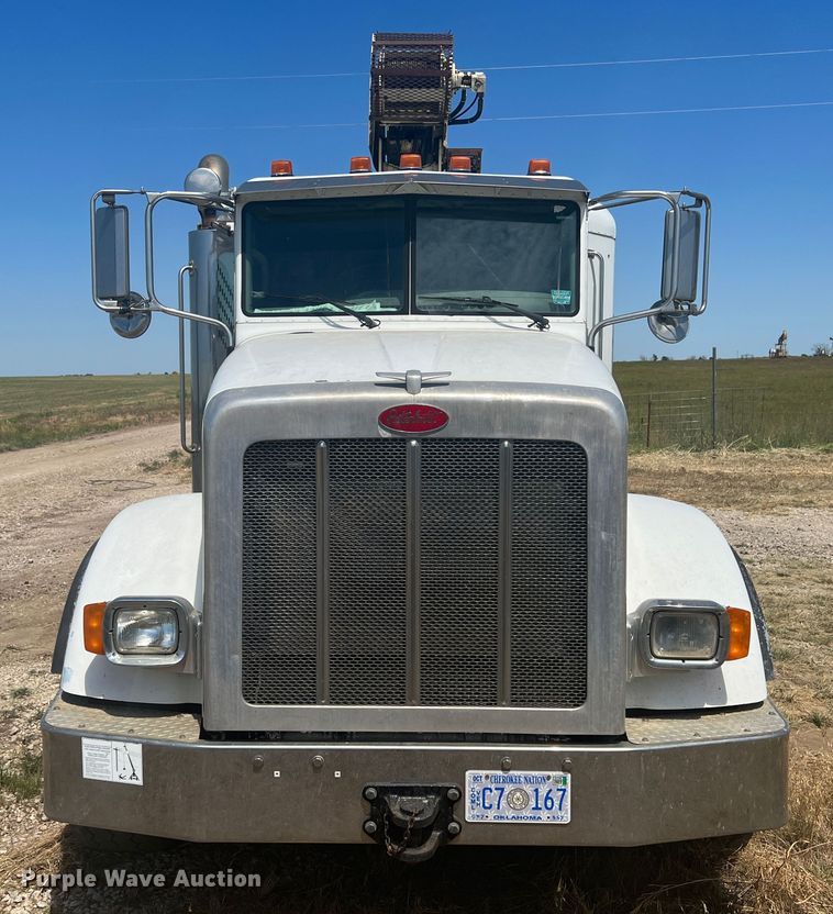 image for item JX9309 2008 Peterbilt 365  crane truck