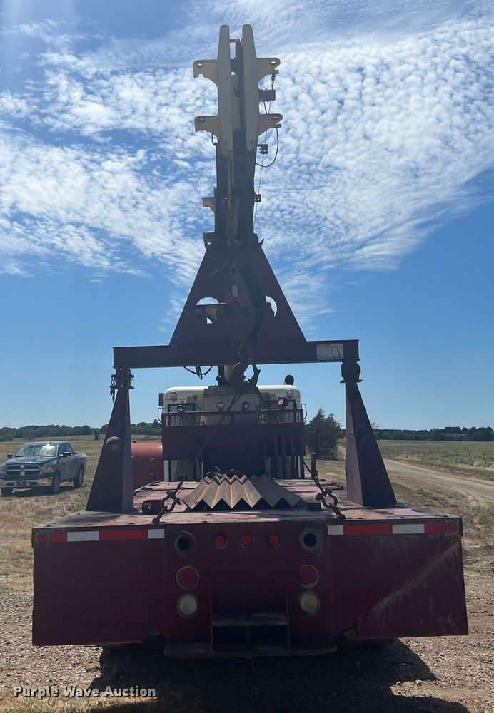 image for item JX9309 2008 Peterbilt 365  crane truck