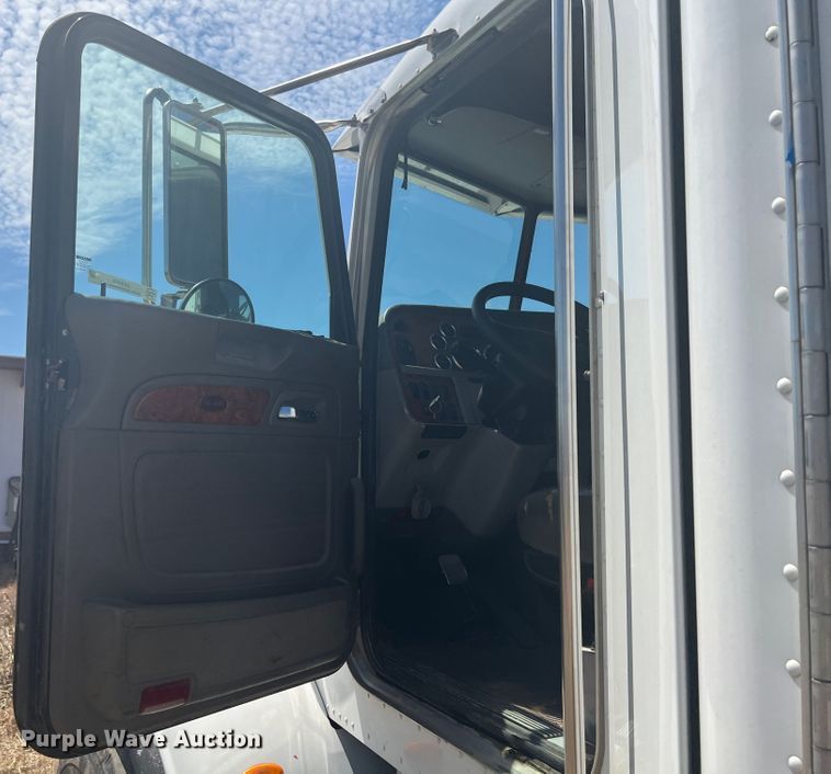 image for item JX9309 2008 Peterbilt 365  crane truck