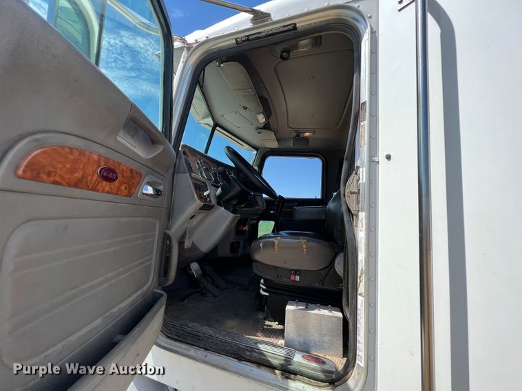 image for item JX9309 2008 Peterbilt 365  crane truck