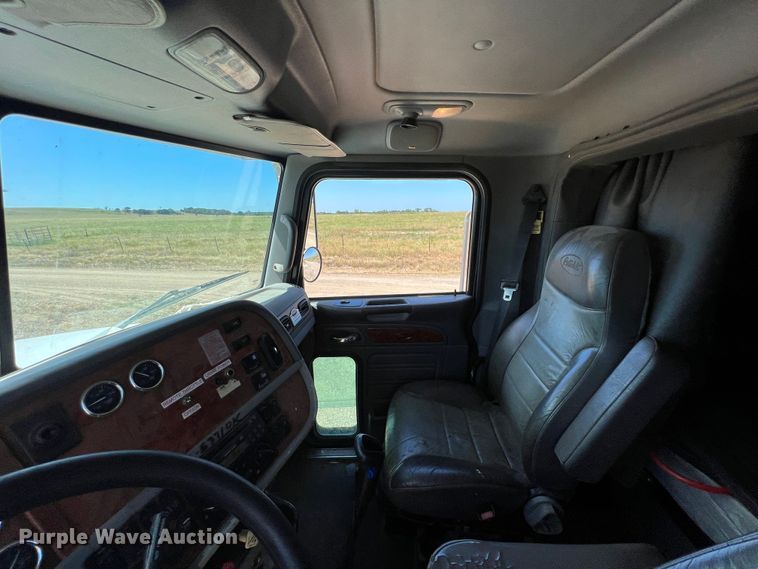 image for item JX9309 2008 Peterbilt 365  crane truck