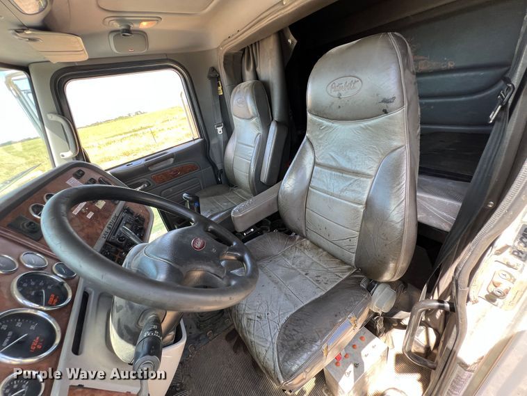 image for item JX9309 2008 Peterbilt 365  crane truck