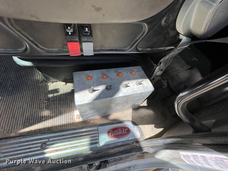 image for item JX9309 2008 Peterbilt 365  crane truck