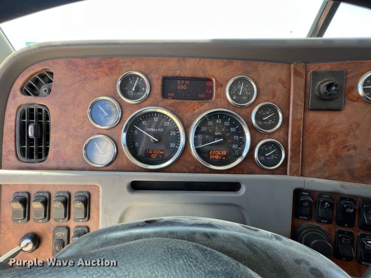 image for item JX9309 2008 Peterbilt 365  crane truck