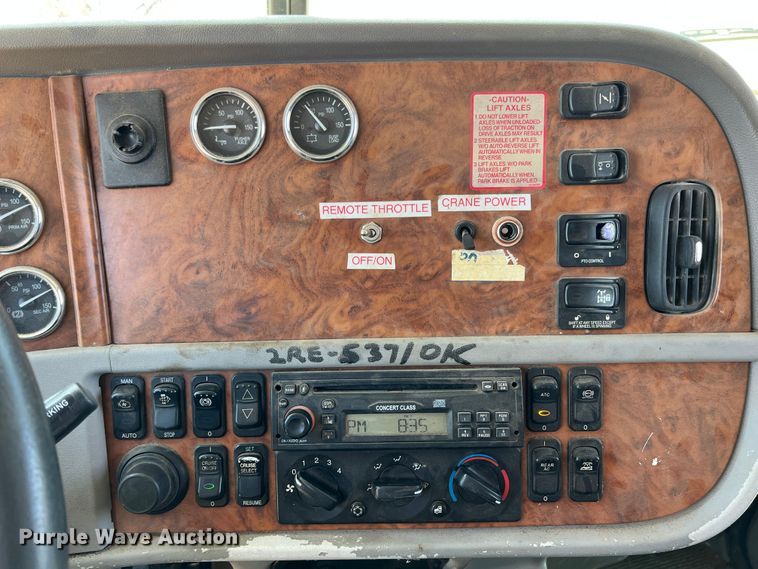 image for item JX9309 2008 Peterbilt 365  crane truck