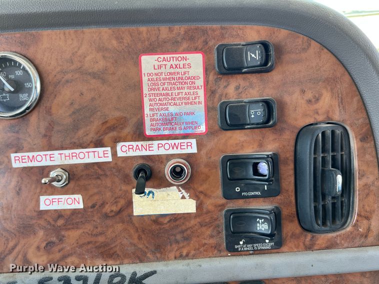 image for item JX9309 2008 Peterbilt 365  crane truck