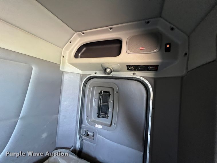 image for item JX9309 2008 Peterbilt 365  crane truck